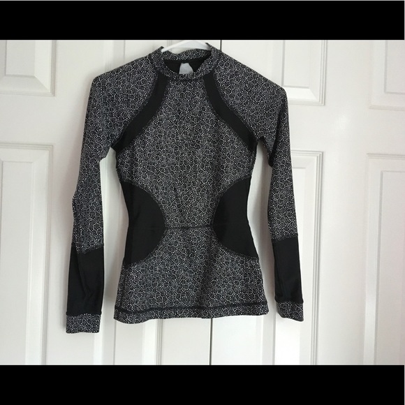 Lululemon Suns Out Rash Guard - Picture 3 of 4